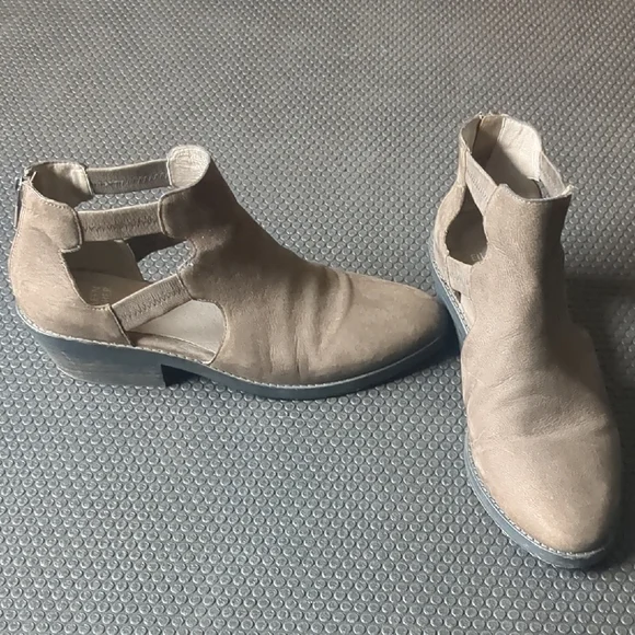 Eileen Fisher size 9 Tan Ankle Boots - Picture 1 of 5